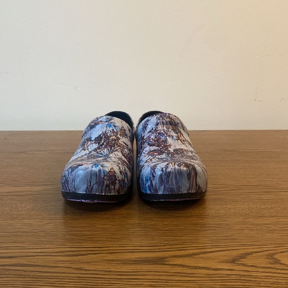 Woman’s Clog - Picture 2 of 4